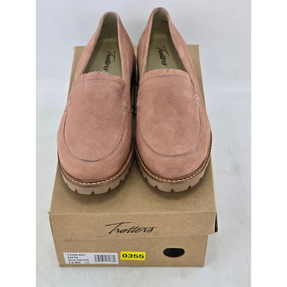 Trotters Fayth Loafers Womens 7.5 WW Pale Pink Suede Lug Sole - NEW